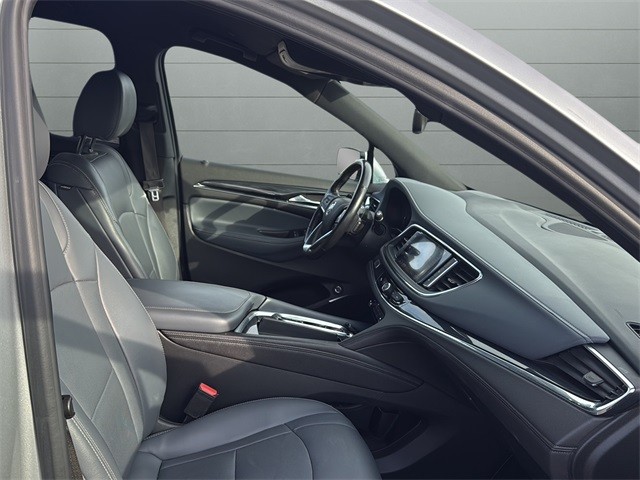 Buick Enclave Vehicle Full-screen Gallery Image 15