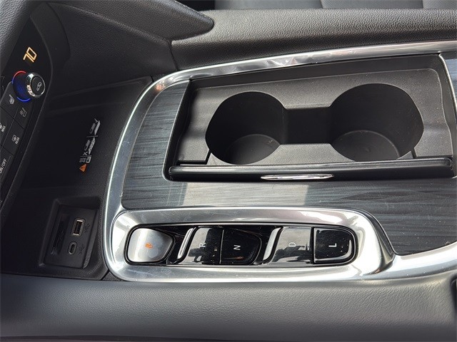 Buick Enclave Vehicle Full-screen Gallery Image 20