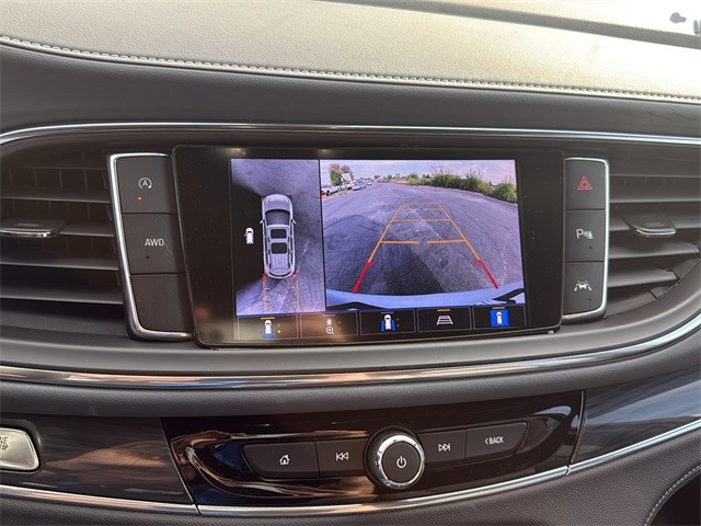 Buick Enclave Vehicle Full-screen Gallery Image 22