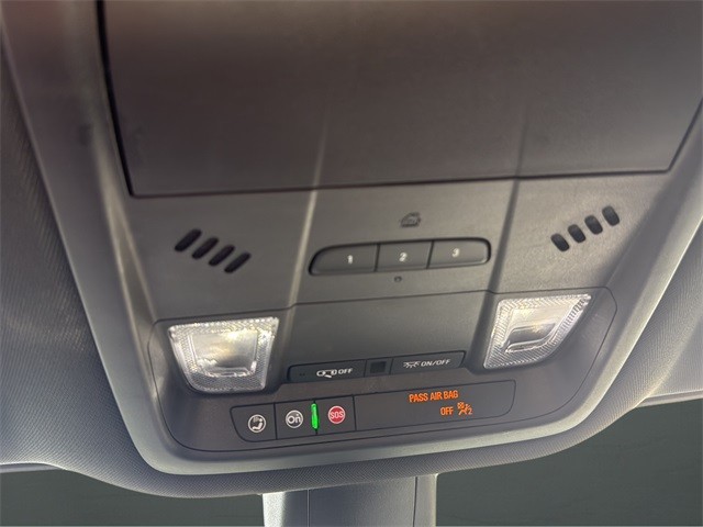 Buick Enclave Vehicle Full-screen Gallery Image 23