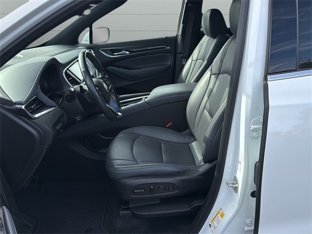 Buick Enclave Vehicle Full-screen Gallery Image 9