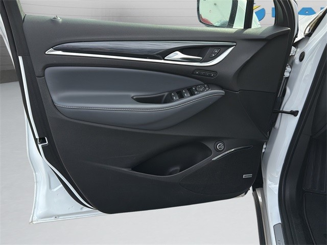 Buick Enclave Vehicle Full-screen Gallery Image 10