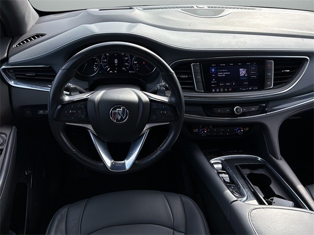 Buick Enclave Vehicle Full-screen Gallery Image 11