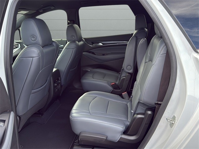 Buick Enclave Vehicle Full-screen Gallery Image 15