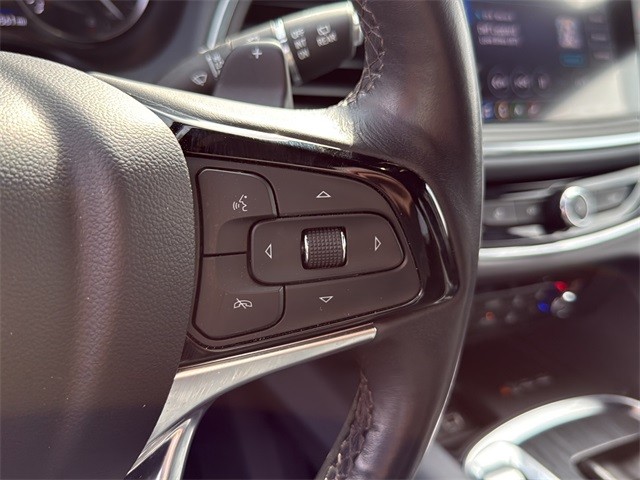 Buick Enclave Vehicle Full-screen Gallery Image 17