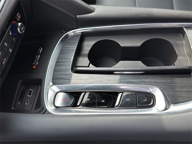 Buick Enclave Vehicle Full-screen Gallery Image 19