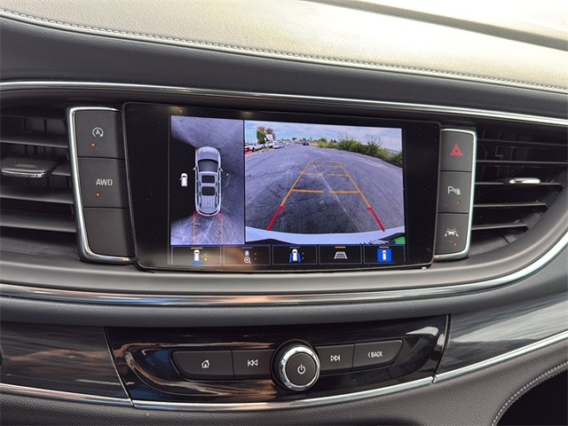 Buick Enclave Vehicle Full-screen Gallery Image 21