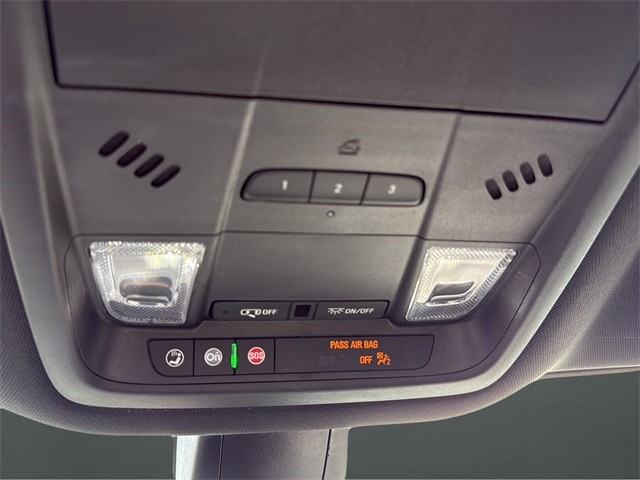 Buick Enclave Vehicle Full-screen Gallery Image 22