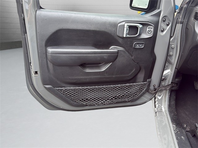 Jeep Gladiator Vehicle Full-screen Gallery Image 11