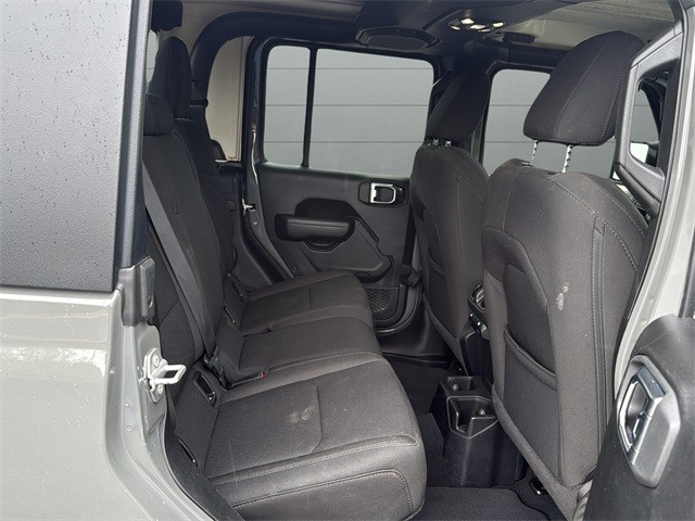 Jeep Gladiator Vehicle Full-screen Gallery Image 14