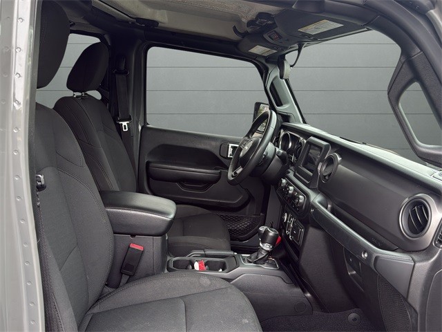 Jeep Gladiator Vehicle Full-screen Gallery Image 15