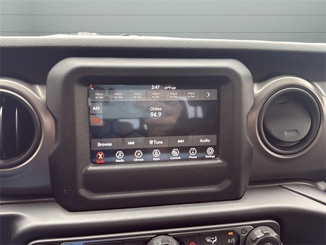 Jeep Gladiator Vehicle Full-screen Gallery Image 20