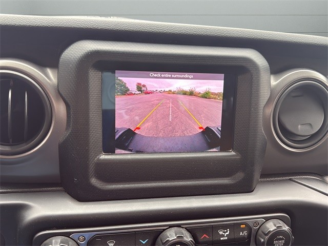 Jeep Gladiator Vehicle Full-screen Gallery Image 21