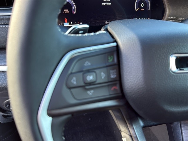 Jeep Grand Cherokee Vehicle Full-screen Gallery Image 9