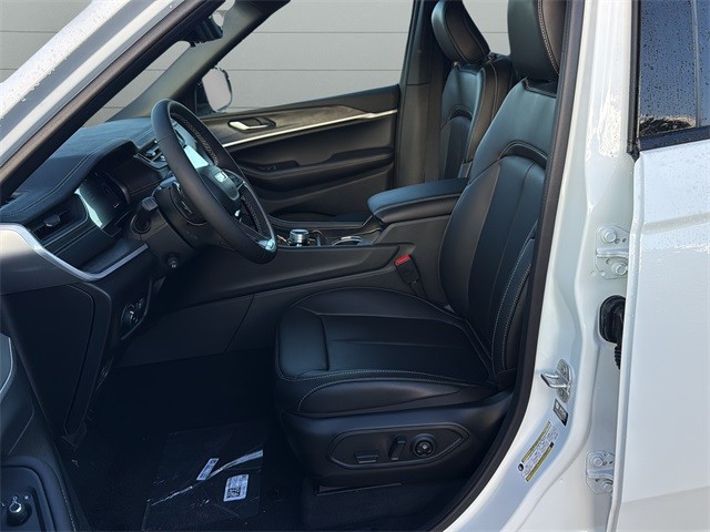 Jeep Grand Cherokee Vehicle Full-screen Gallery Image 10