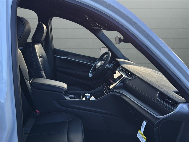 Jeep Grand Cherokee Vehicle Full-screen Gallery Image 15