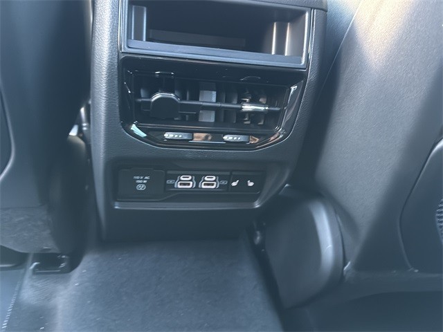 Jeep Grand Cherokee Vehicle Full-screen Gallery Image 18