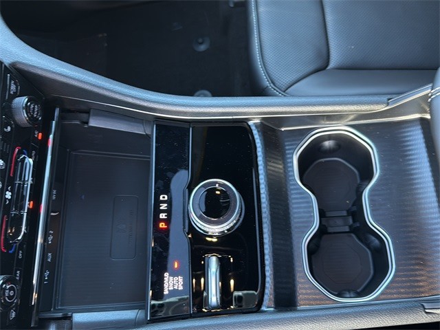 Jeep Grand Cherokee Vehicle Full-screen Gallery Image 21