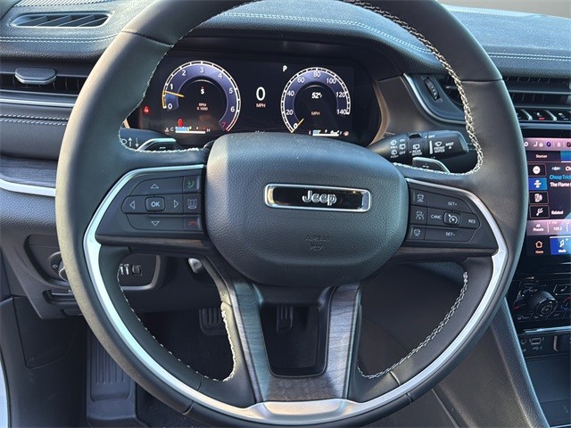 Jeep Grand Cherokee Vehicle Full-screen Gallery Image 27