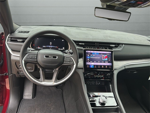 Jeep Grand Cherokee Vehicle Full-screen Gallery Image 12