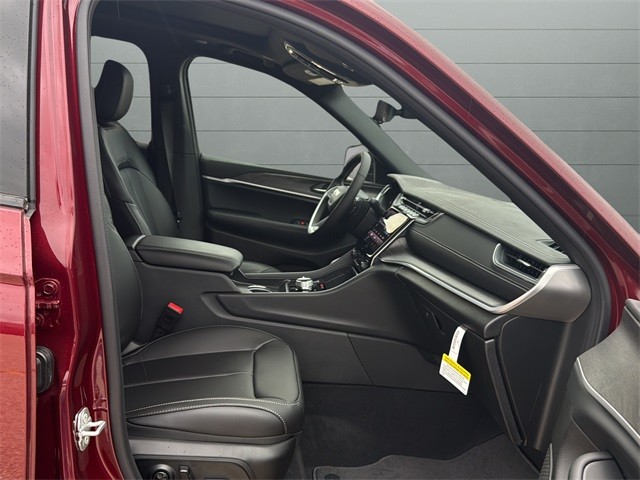 Jeep Grand Cherokee Vehicle Full-screen Gallery Image 15