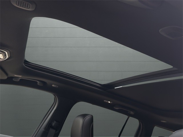 Jeep Grand Cherokee Vehicle Full-screen Gallery Image 16