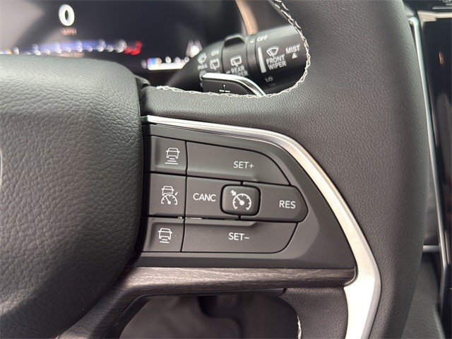 Jeep Grand Cherokee Vehicle Full-screen Gallery Image 19