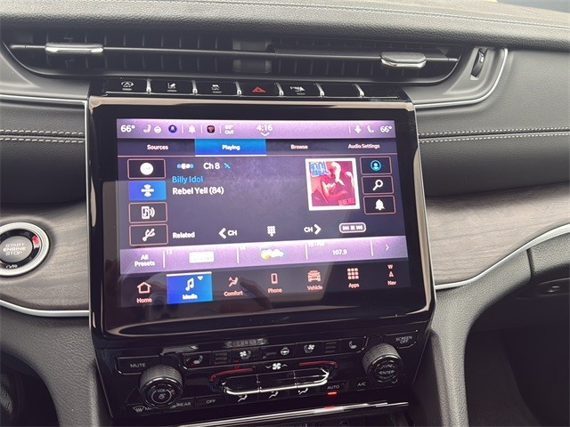 Jeep Grand Cherokee Vehicle Full-screen Gallery Image 22