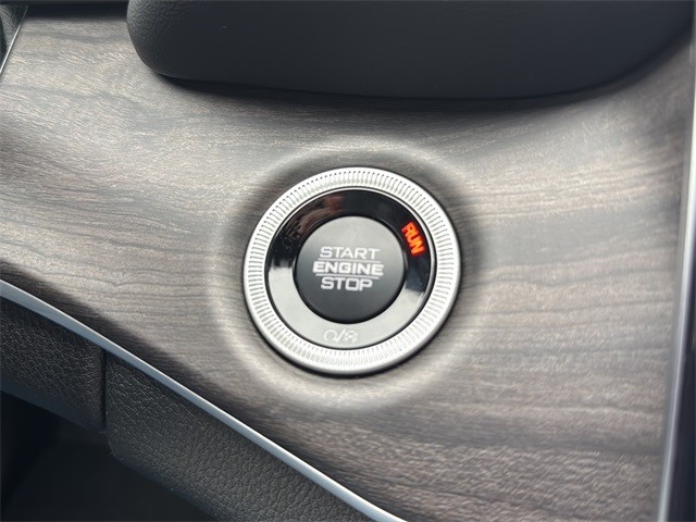 Jeep Grand Cherokee Vehicle Full-screen Gallery Image 25