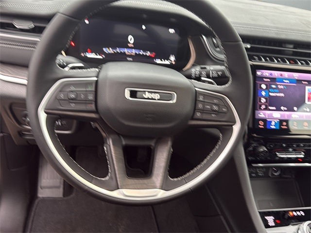 Jeep Grand Cherokee Vehicle Full-screen Gallery Image 27