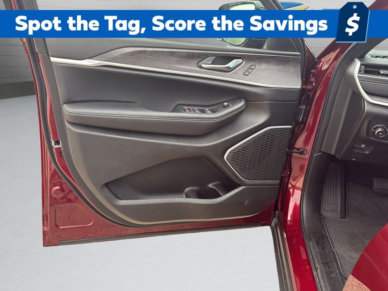 Jeep Grand Cherokee Vehicle Full-screen Gallery Image 11