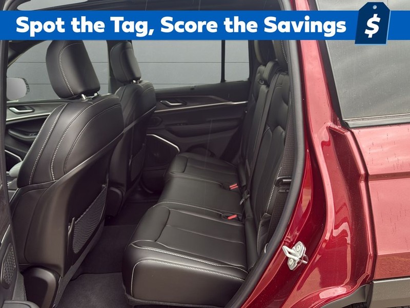 Jeep Grand Cherokee Vehicle Full-screen Gallery Image 17