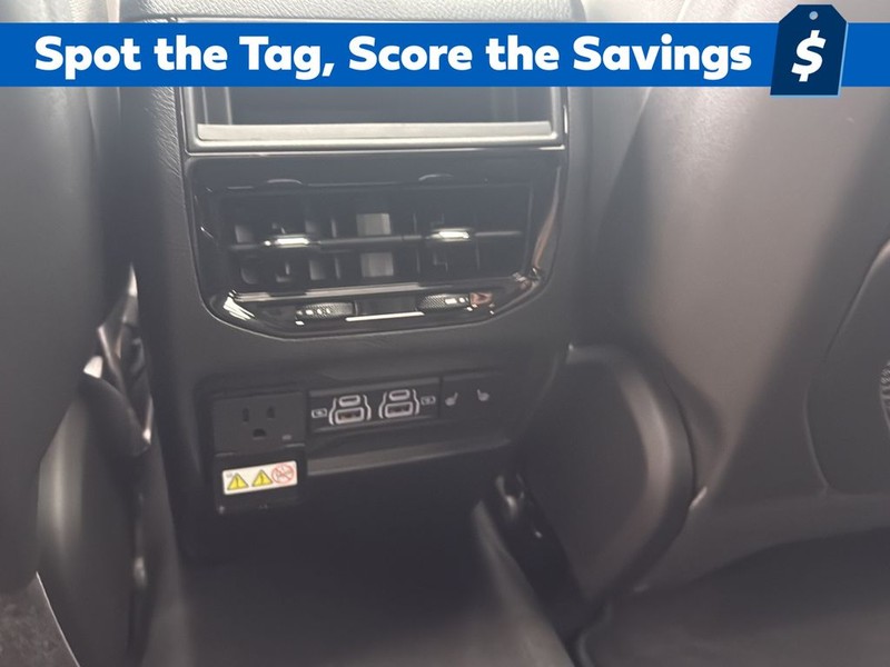 Jeep Grand Cherokee Vehicle Full-screen Gallery Image 18