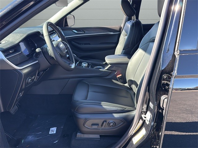 Jeep Grand Cherokee Vehicle Full-screen Gallery Image 10