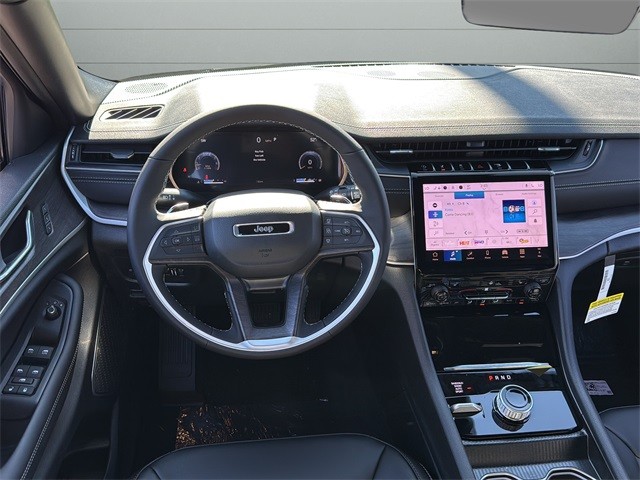 Jeep Grand Cherokee Vehicle Full-screen Gallery Image 12