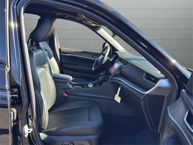 Jeep Grand Cherokee Vehicle Full-screen Gallery Image 15