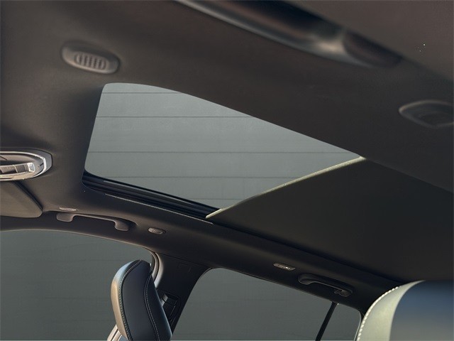 Jeep Grand Cherokee Vehicle Full-screen Gallery Image 16