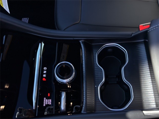 Jeep Grand Cherokee Vehicle Full-screen Gallery Image 21