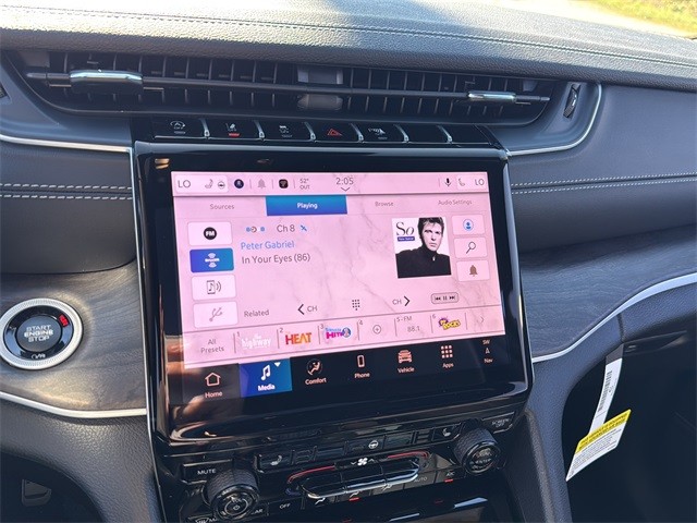 Jeep Grand Cherokee Vehicle Full-screen Gallery Image 22