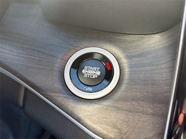 Jeep Grand Cherokee Vehicle Full-screen Gallery Image 25