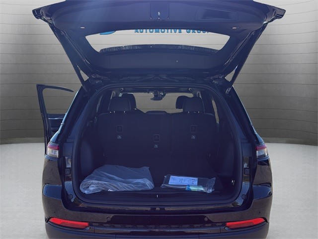 Jeep Grand Cherokee Vehicle Full-screen Gallery Image 26