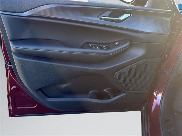 Jeep Grand Cherokee Vehicle Full-screen Gallery Image 11