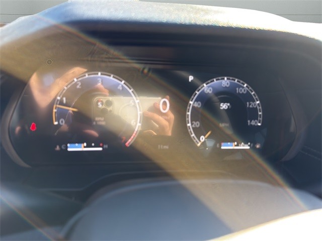 Jeep Grand Cherokee Vehicle Full-screen Gallery Image 13