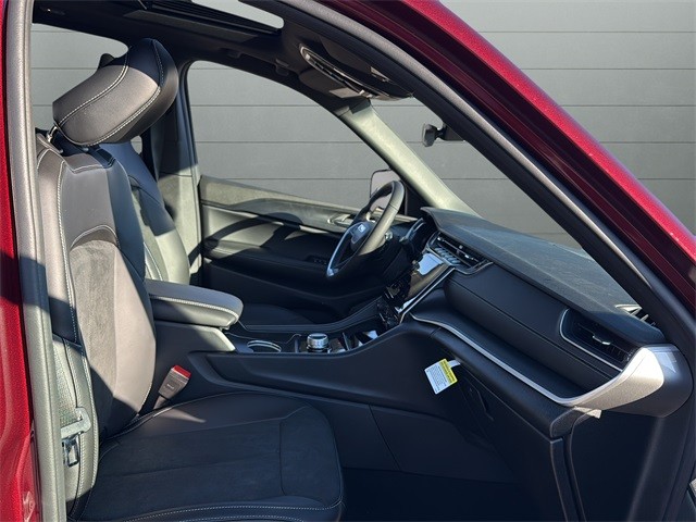 Jeep Grand Cherokee Vehicle Full-screen Gallery Image 15