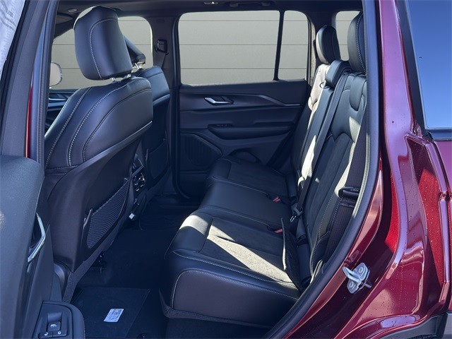 Jeep Grand Cherokee Vehicle Full-screen Gallery Image 17