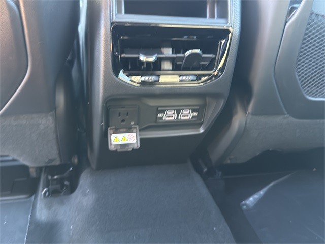 Jeep Grand Cherokee Vehicle Full-screen Gallery Image 18