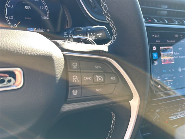 Jeep Grand Cherokee Vehicle Full-screen Gallery Image 19