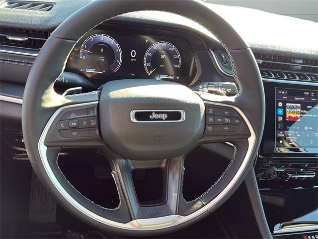 Jeep Grand Cherokee Vehicle Full-screen Gallery Image 27