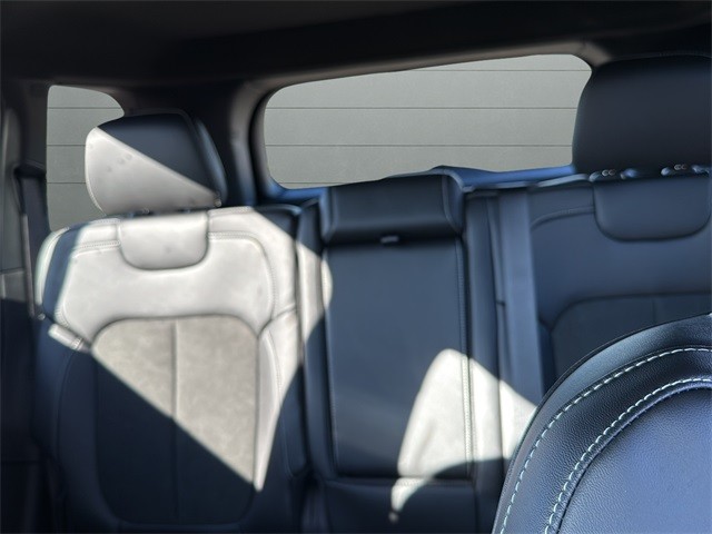 Jeep Grand Cherokee Vehicle Full-screen Gallery Image 28