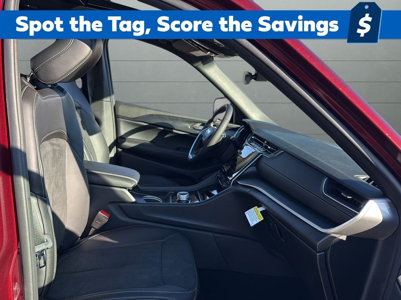 Jeep Grand Cherokee Vehicle Full-screen Gallery Image 15